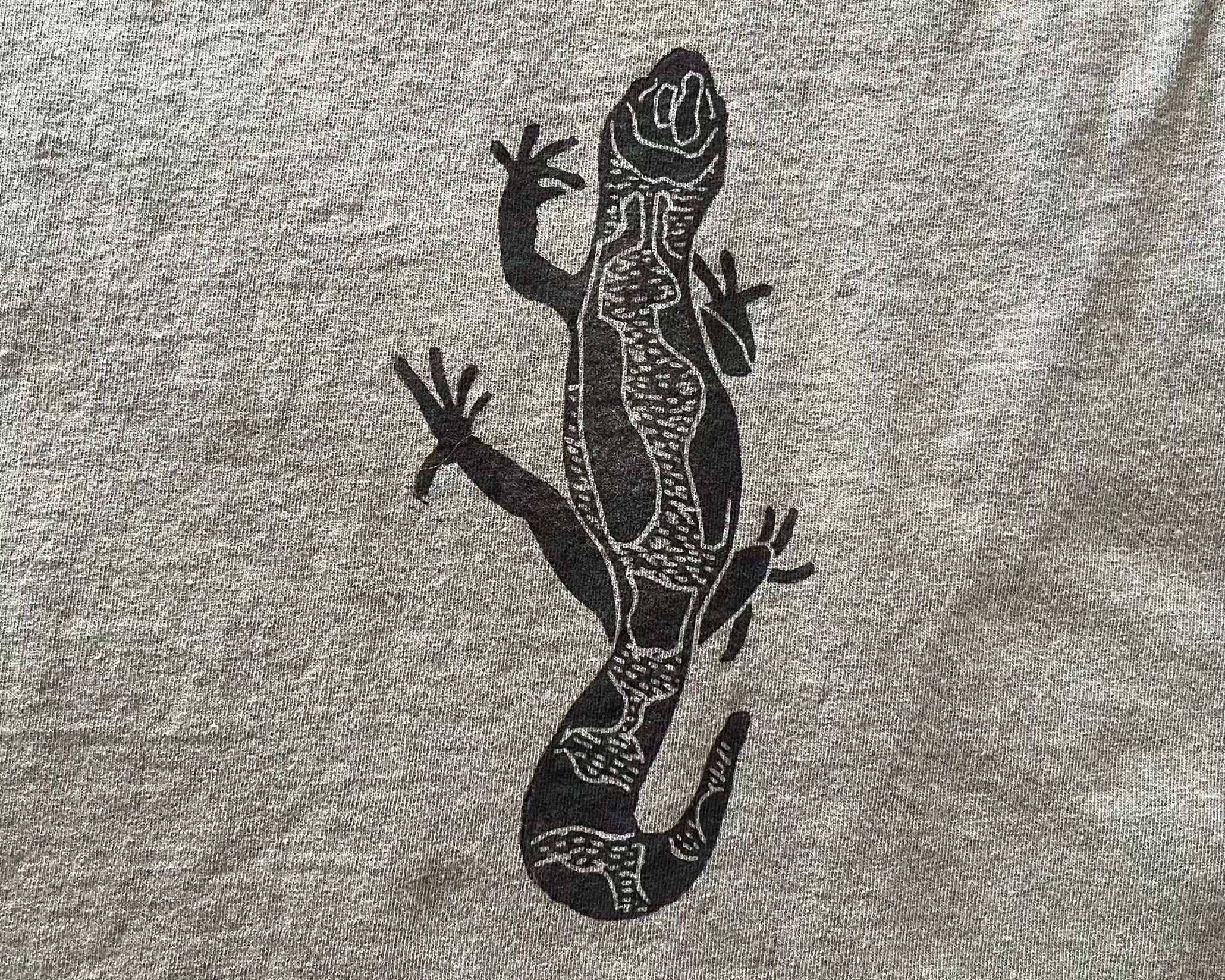 Hand printed leopard gecko block print adult t-shirt close up